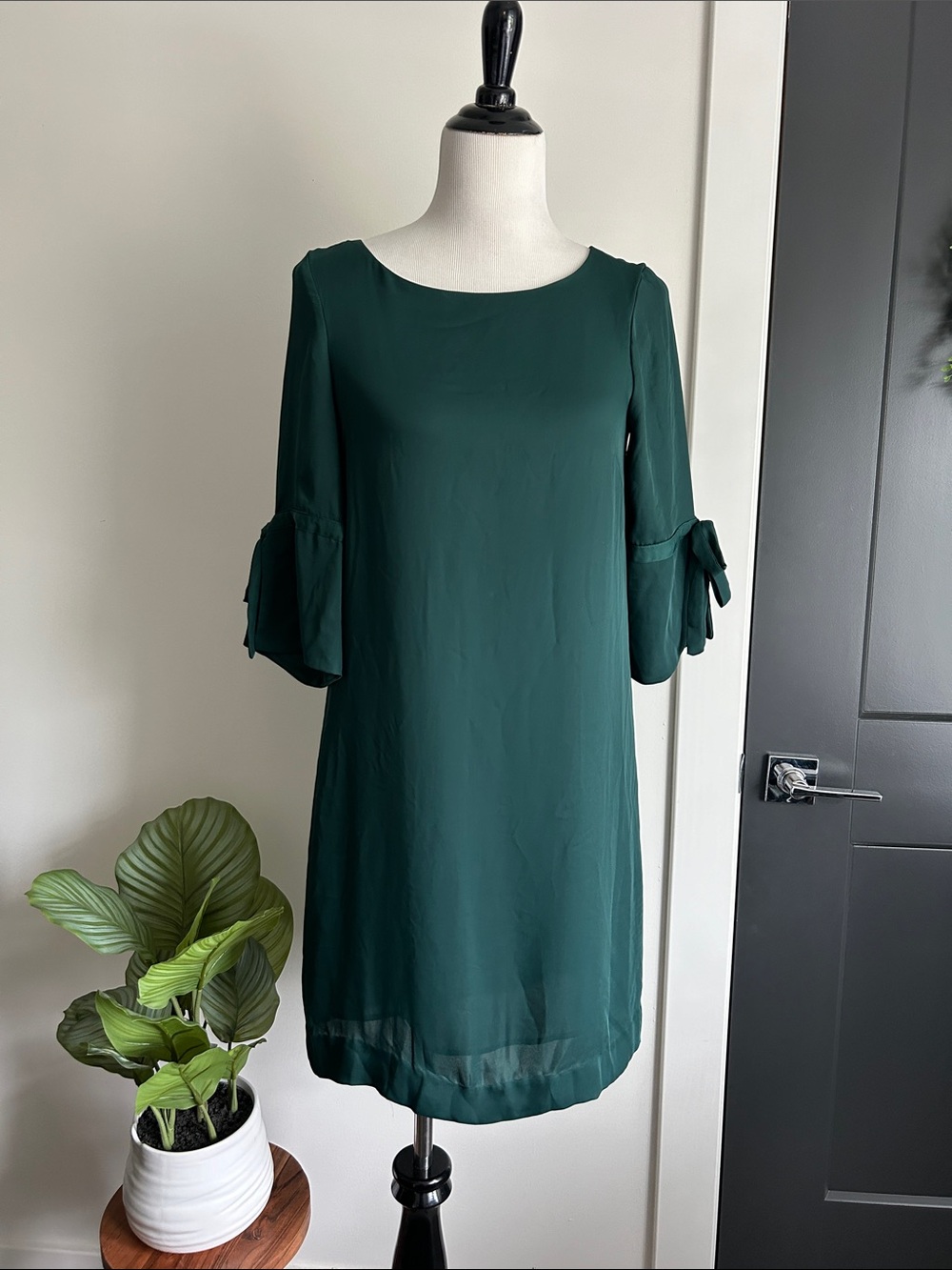 H&M size 6 Forest Green Shift Dress with Tie Sleeve Detail